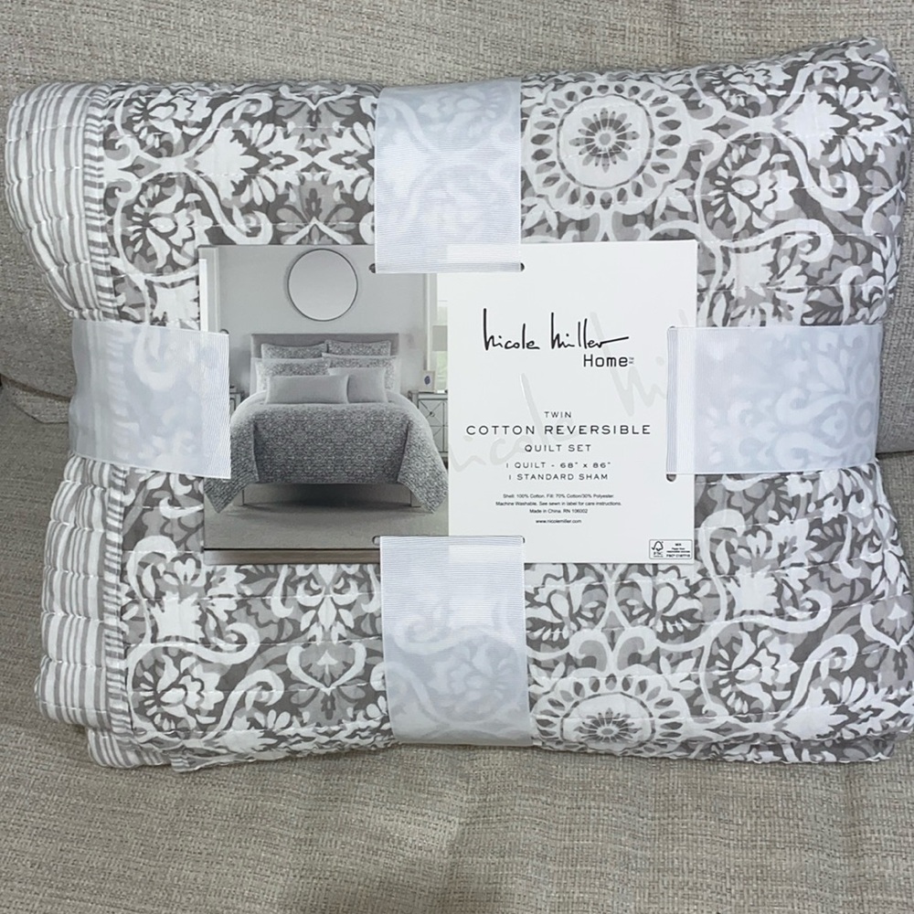 Nicole Miller Home TWIN Cotton Reversible Quilt Gray and White